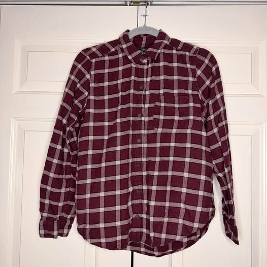 Abercrombie & Fitch Women’s Burgundy Plaid Flannel Button Front Shirt
